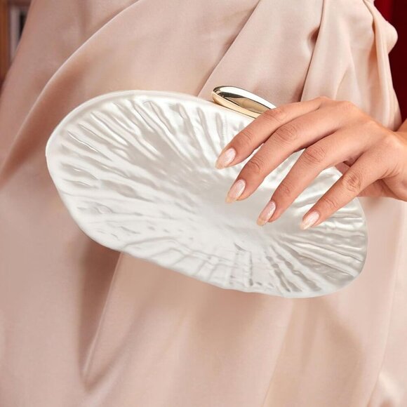 Elegant Shell-Shaped Acrylic Evening Clutch Bag for Weddings & Parties - Picture 5 of 6